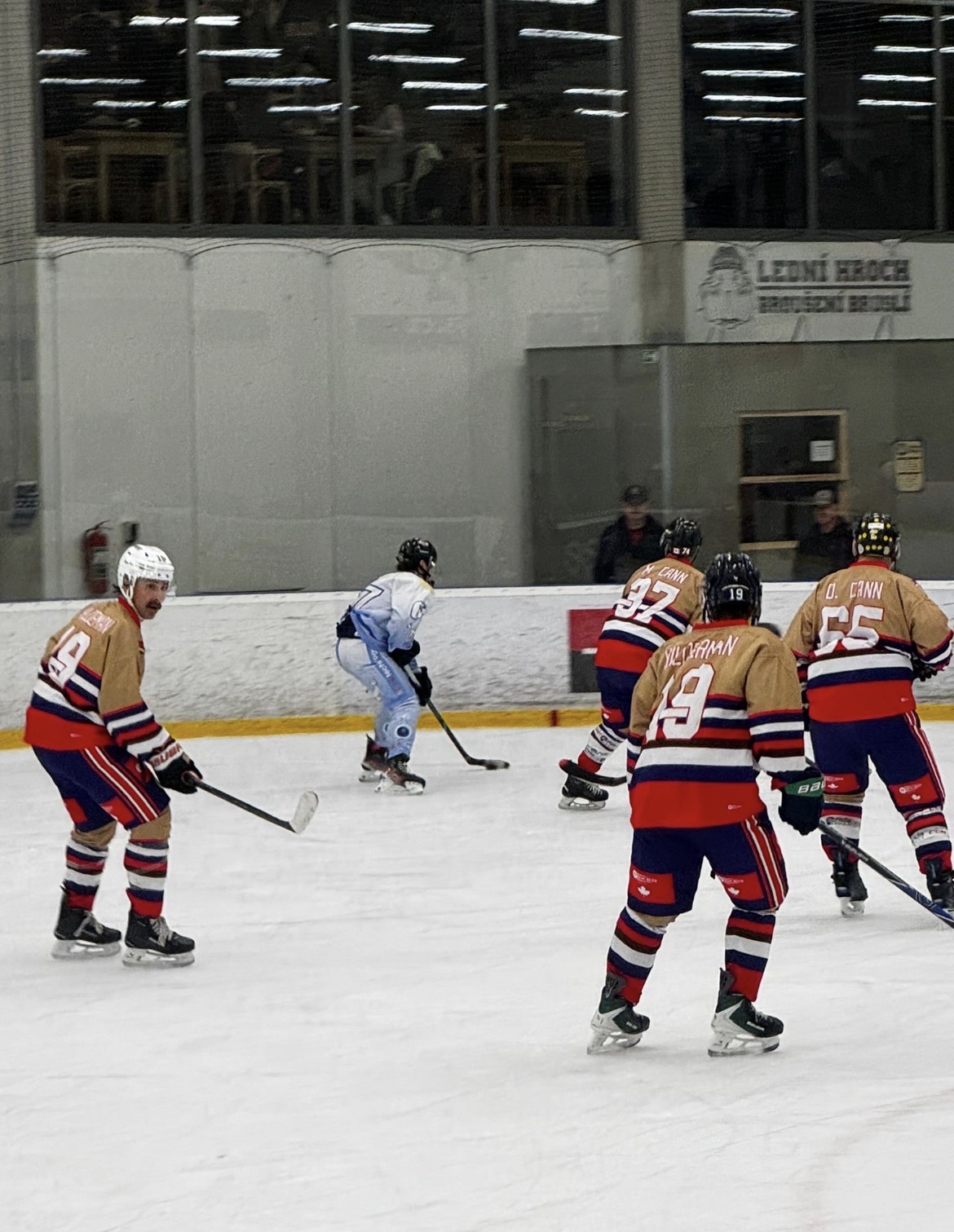 Rusty Mitts forwards regrouping in the neutral zone